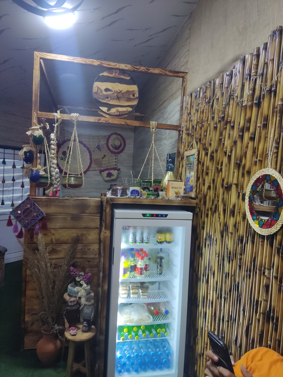کافه خاتون، تصویر ۳