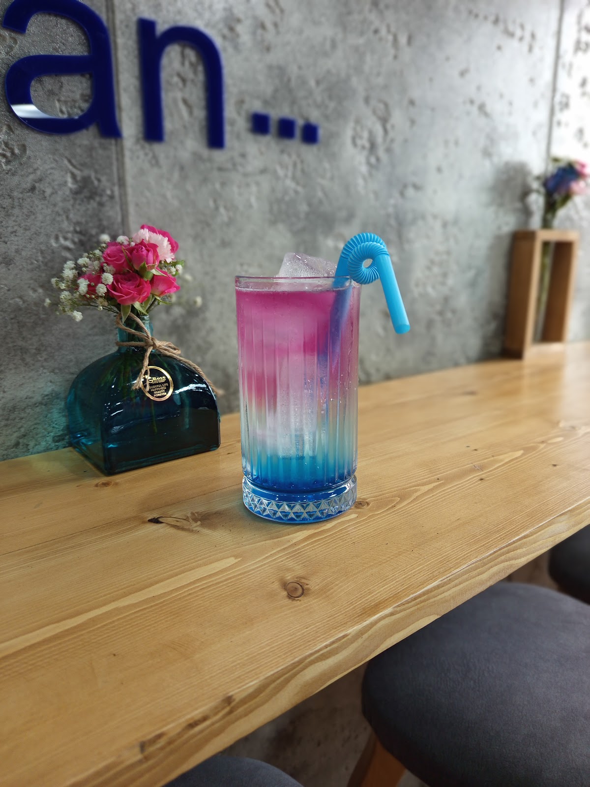 کافه آبی، تصویر ۷
