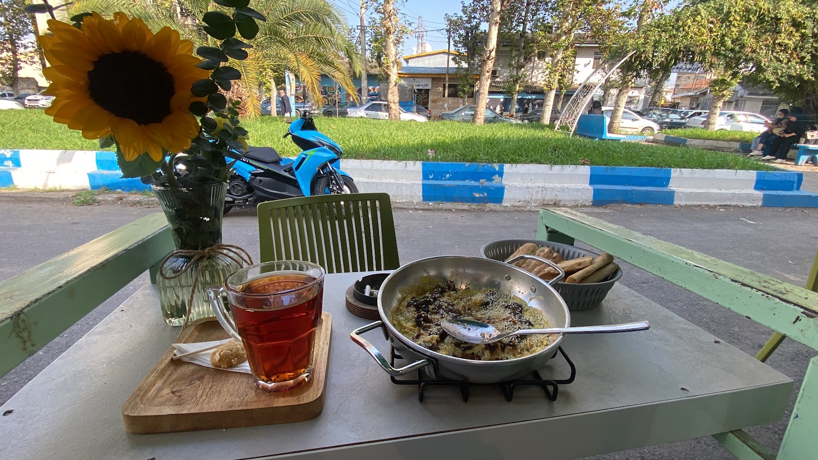 وی.کافه، تصویر ۳
