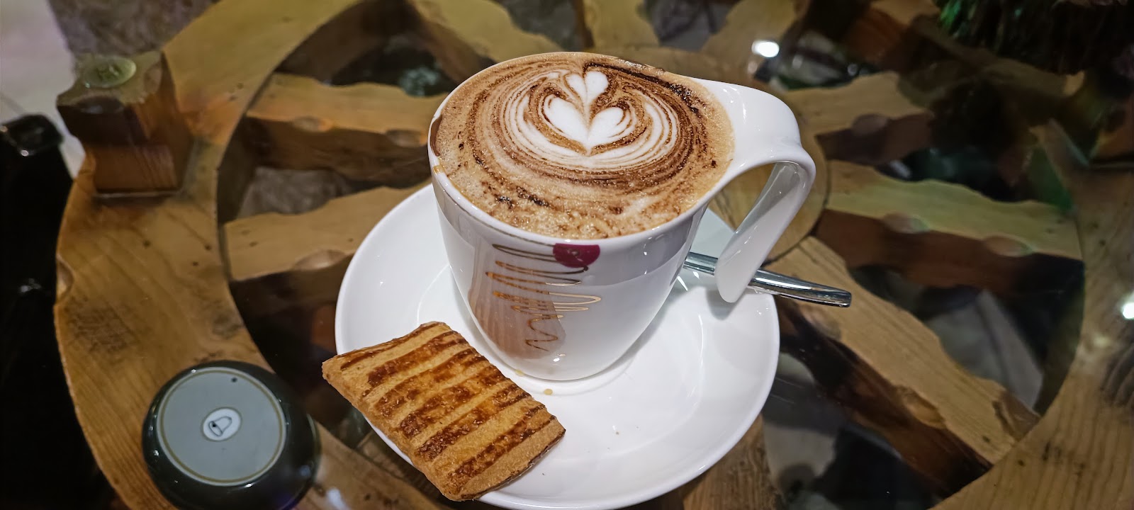 کافه پاییز، تصویر ۳