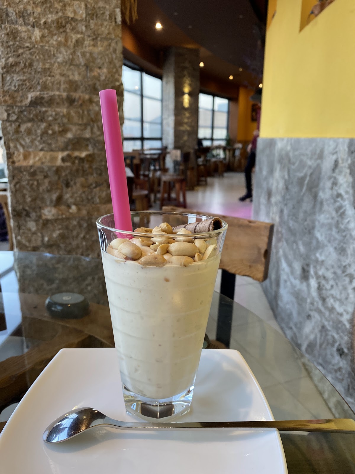 کافه پاییز، تصویر ۴