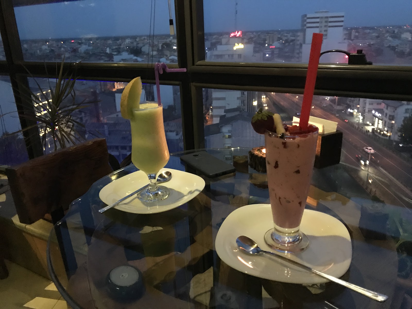 کافه پاییز، تصویر ۷