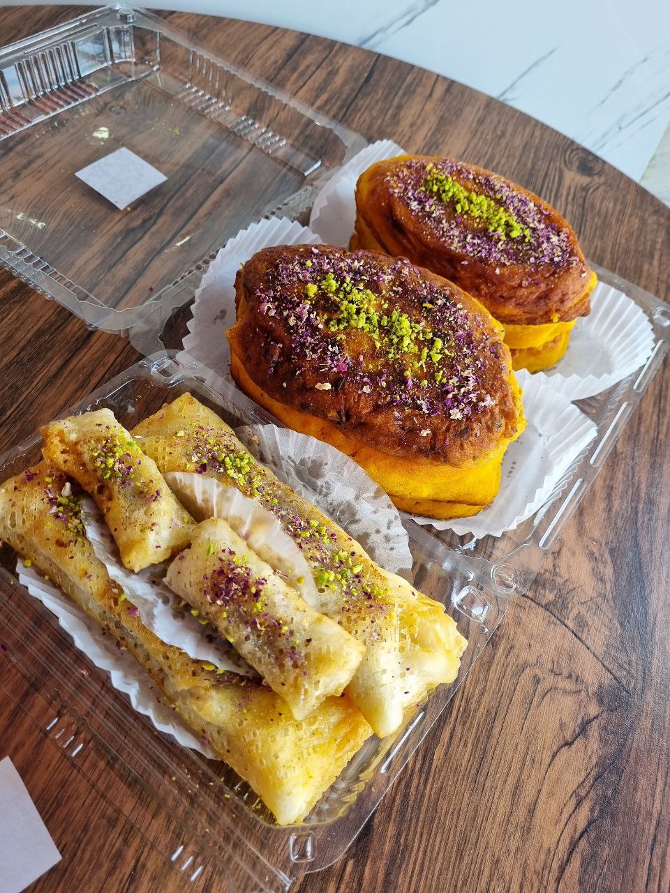 کافه تی تاتلی، تصویر ۳