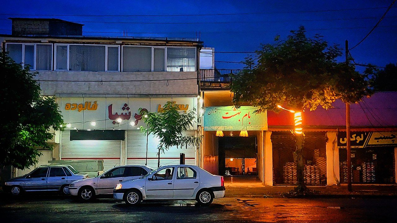 کافه رستوران بام بهشت، تصویر ۲