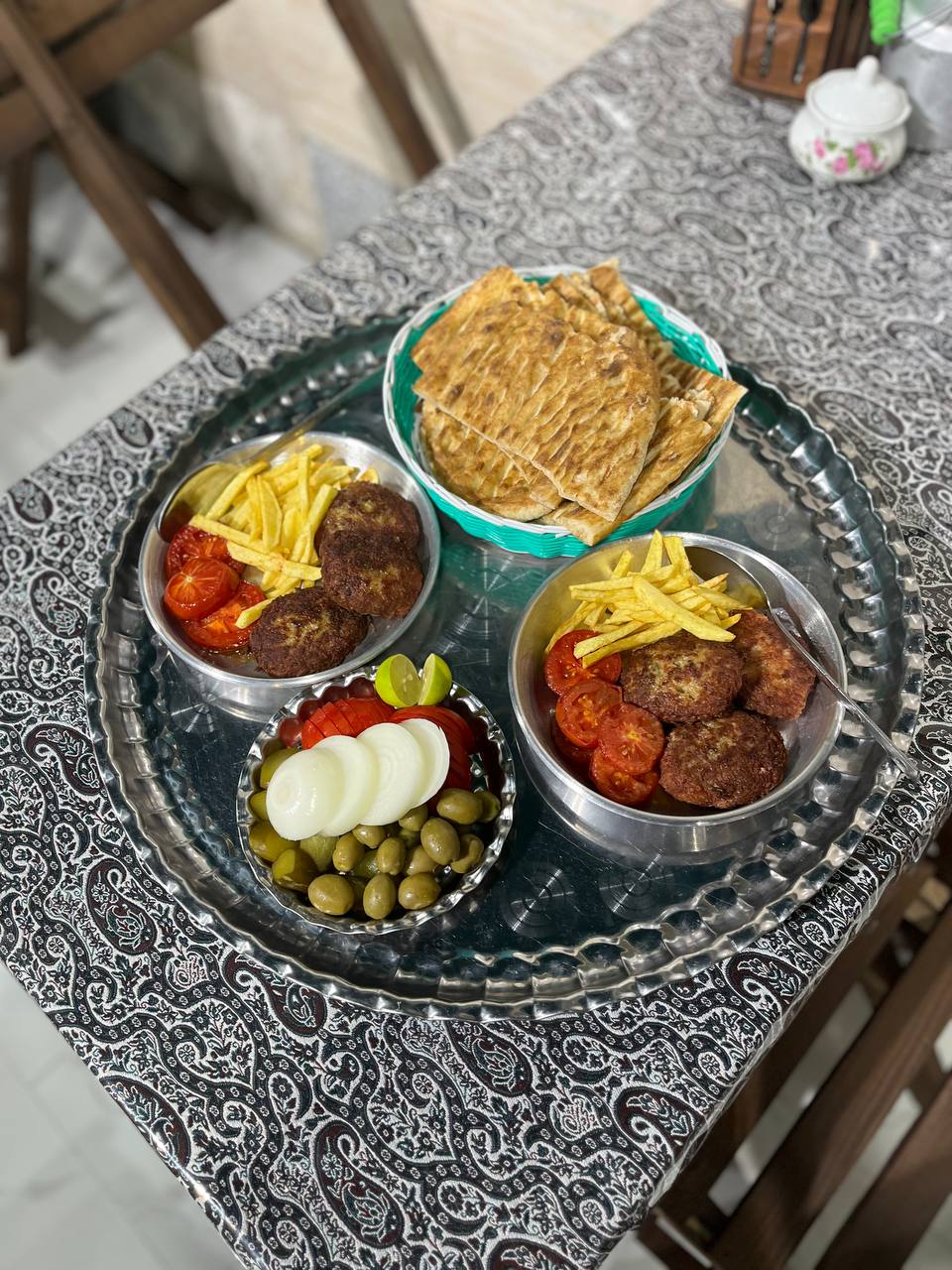 کافه میرزا، تصویر ۲