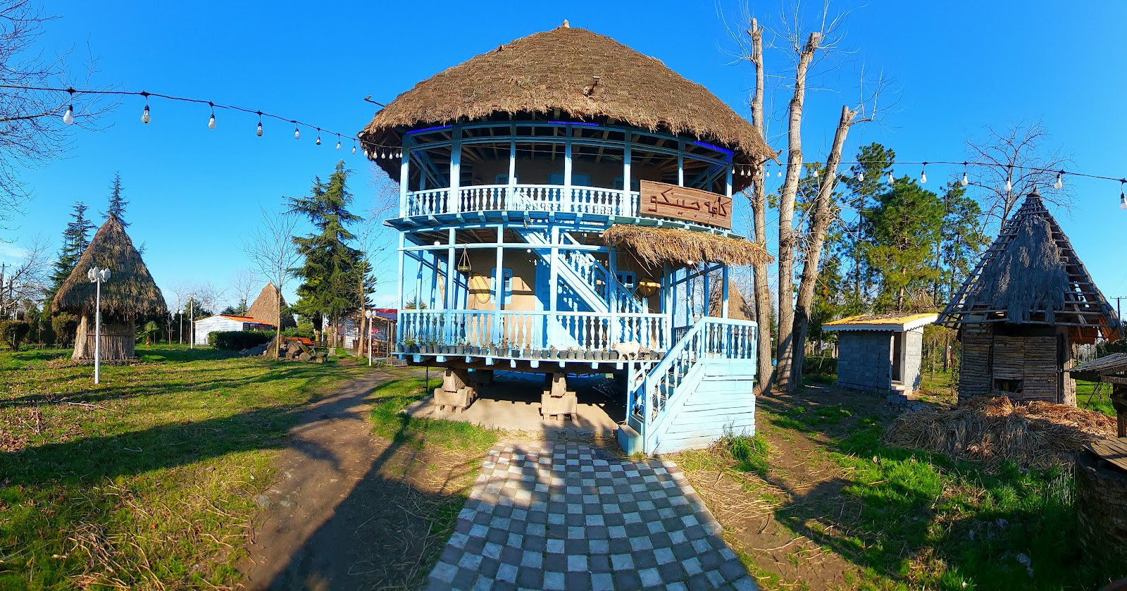کافه جینکو، تصویر ۲