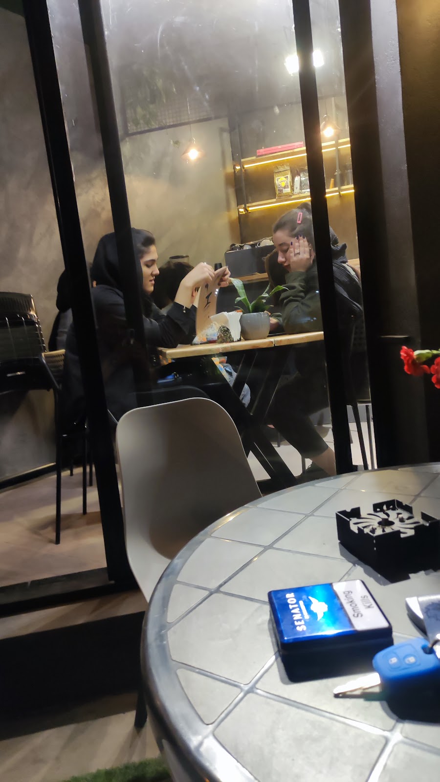 کافه لیون، تصویر ۵