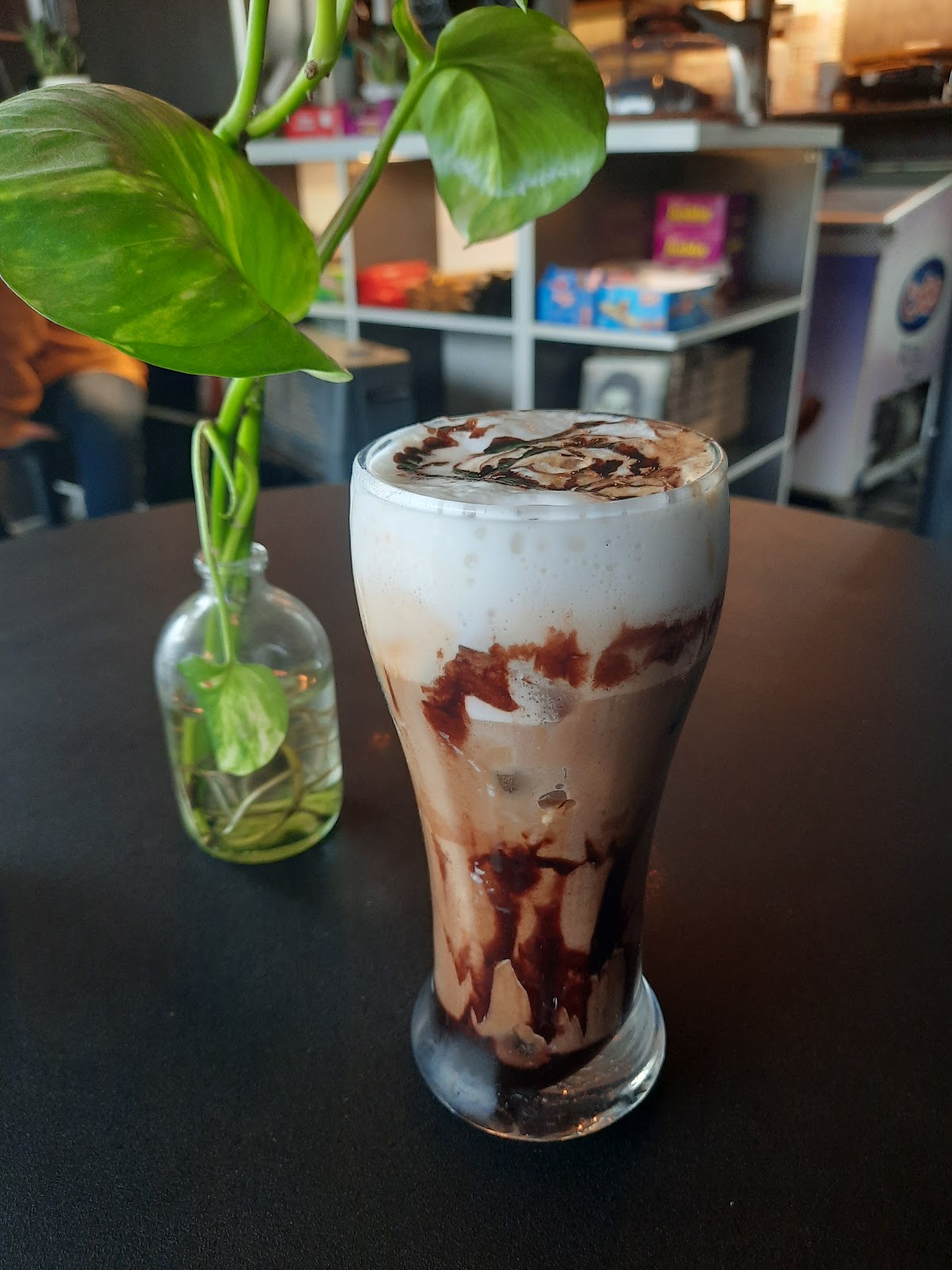 کافه هیل، تصویر ۲