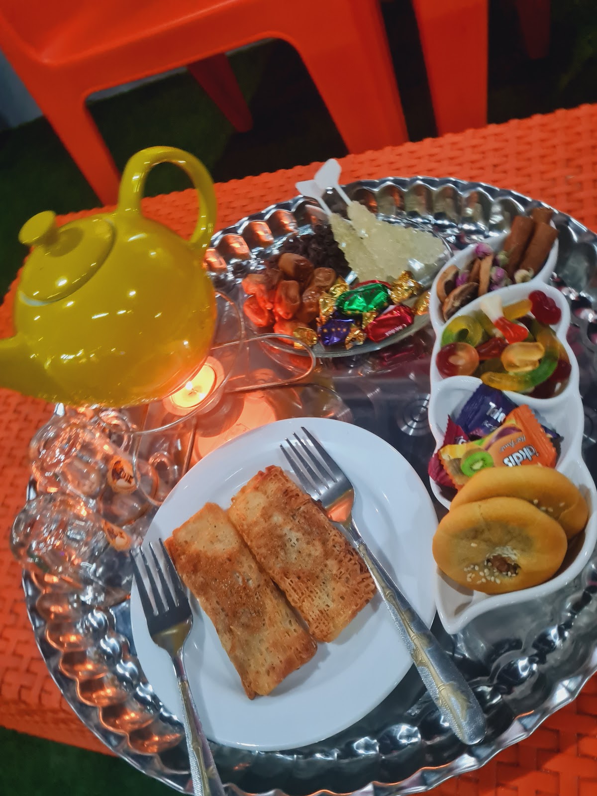 کافه باغ قاصدک، تصویر ۲