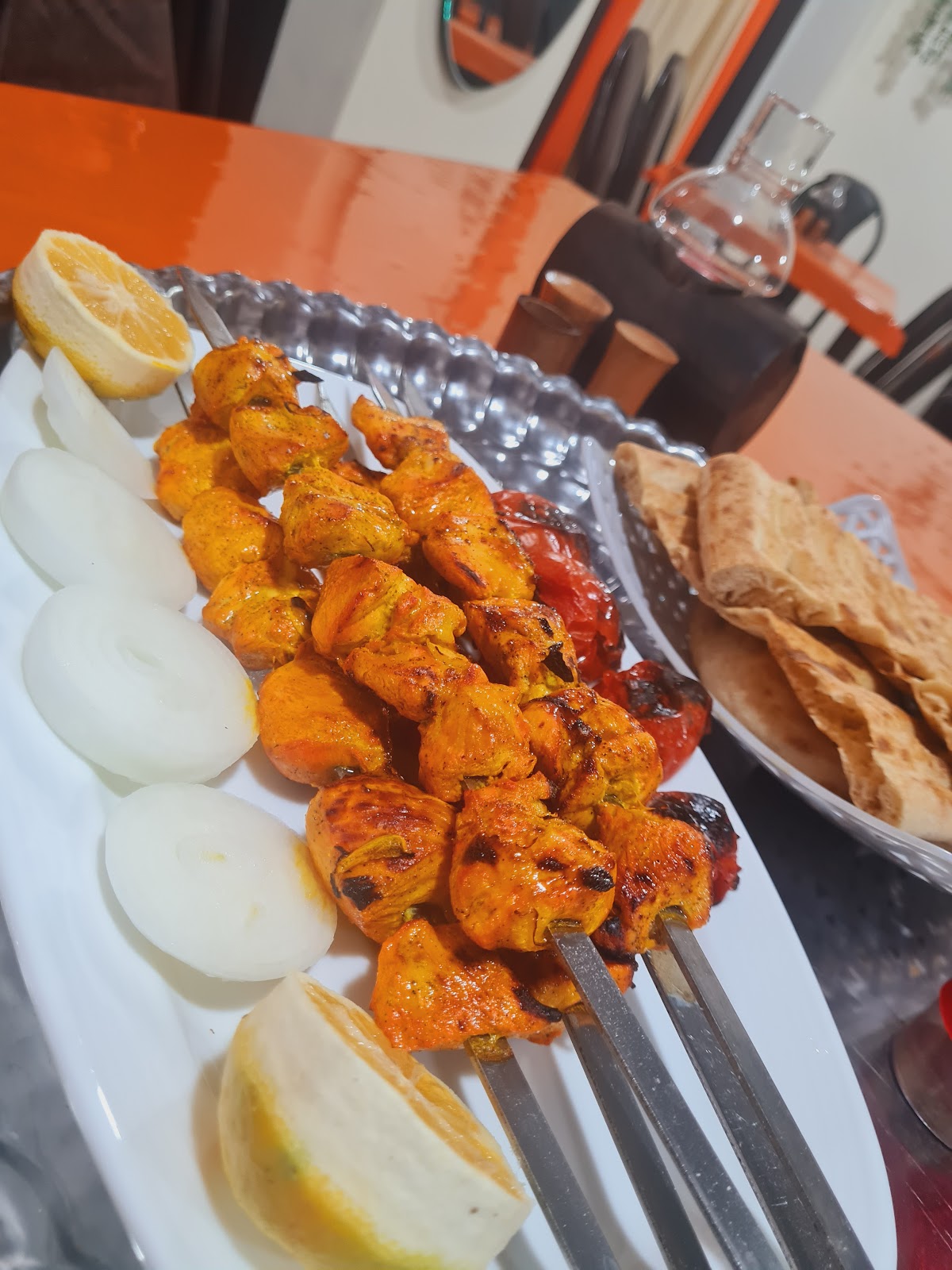 کافه باغ قاصدک، تصویر ۳