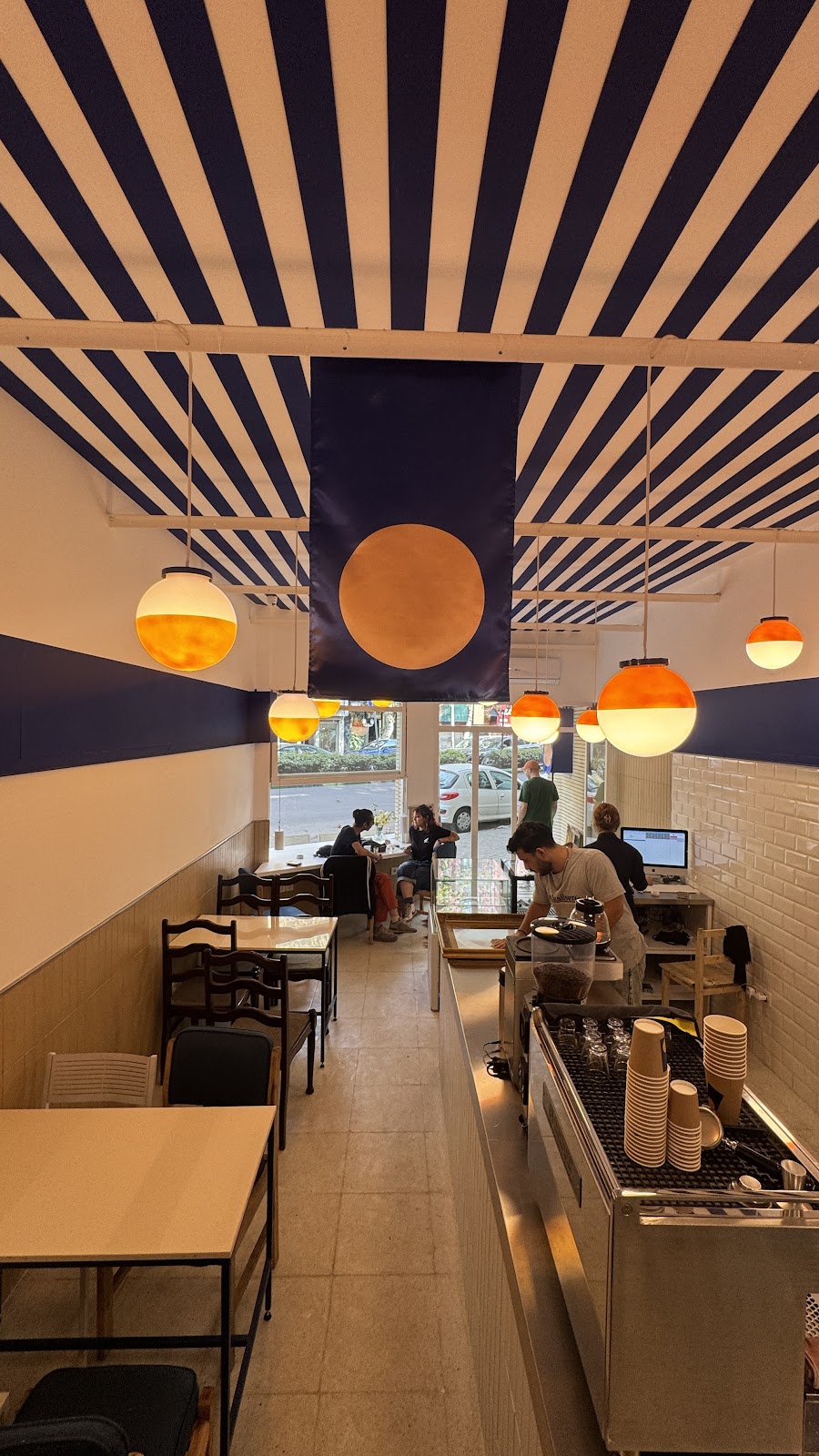 Normal Cafe | کافه عادی، تصویر ۲