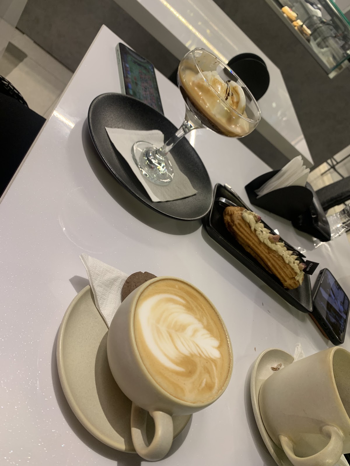 کافه اکلرهاوس (Eclair House)، تصویر ۳