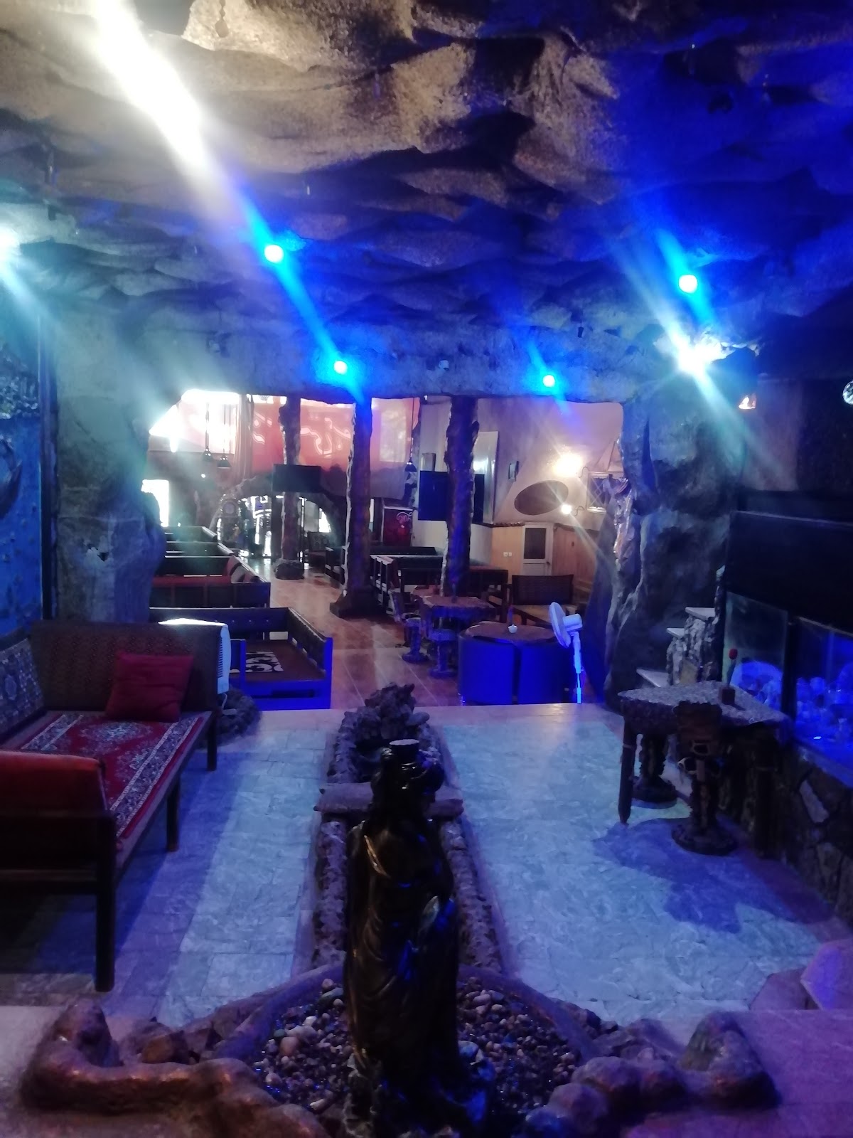 کافه شاه نشینان، تصویر ۲