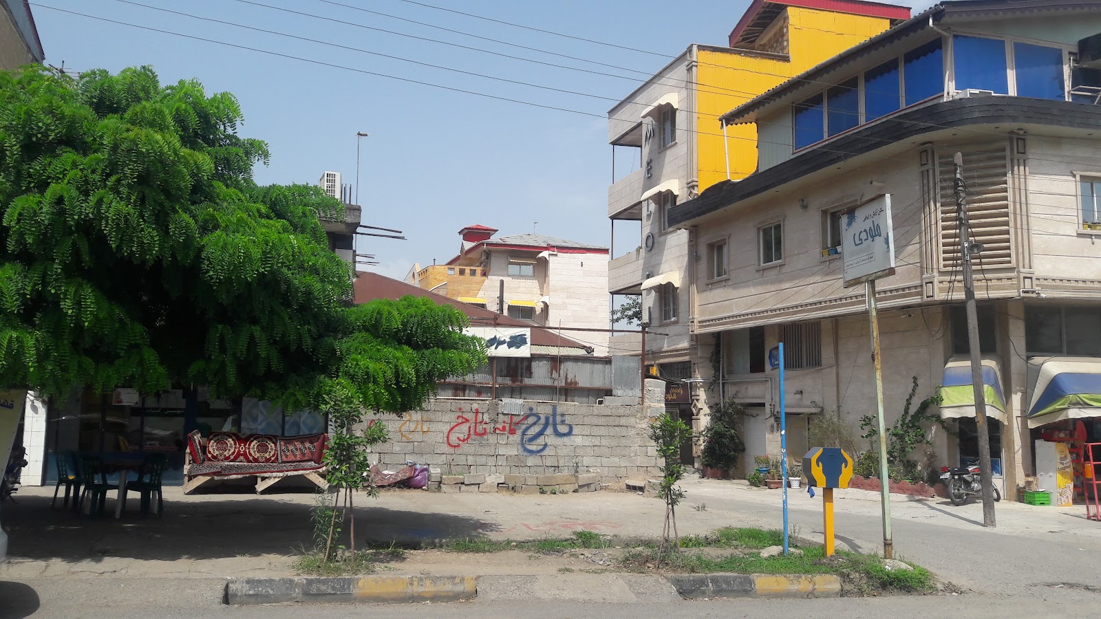 کافه تارخ، تصویر ۲