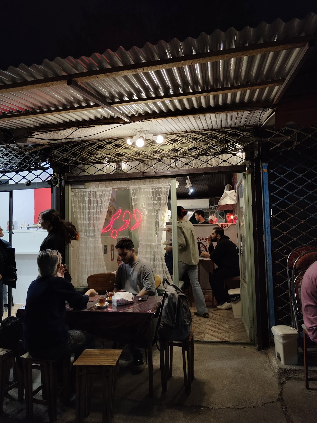 کافه دوبر، تصویر ۳
