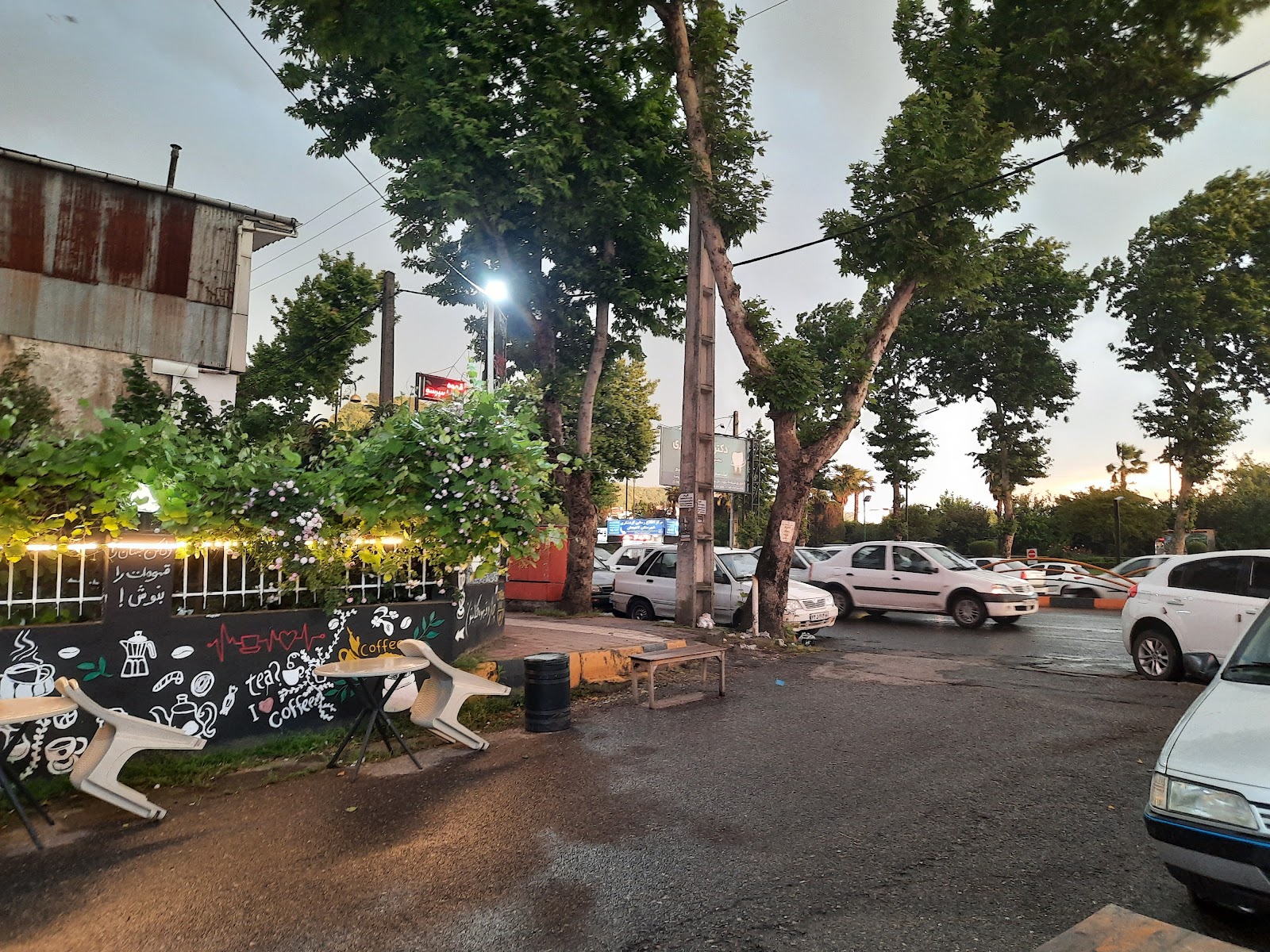 کافه گلابنوش، تصویر ۵