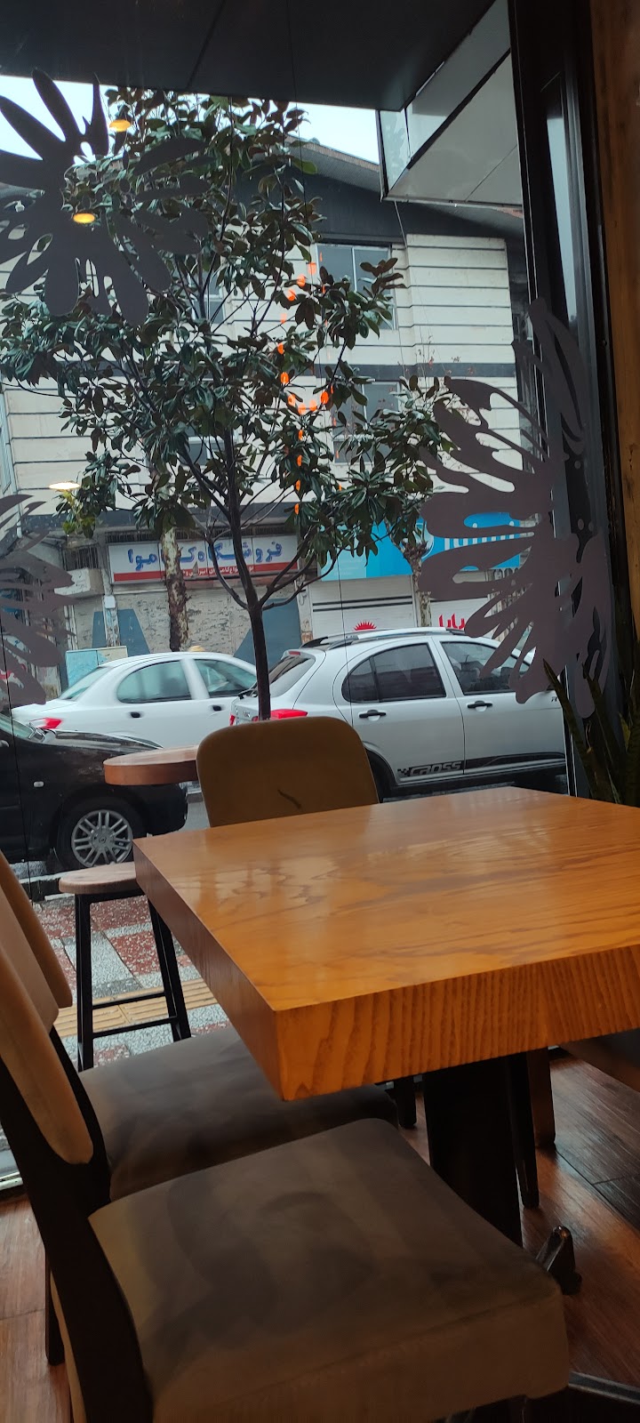 کافه رنا، تصویر ۶