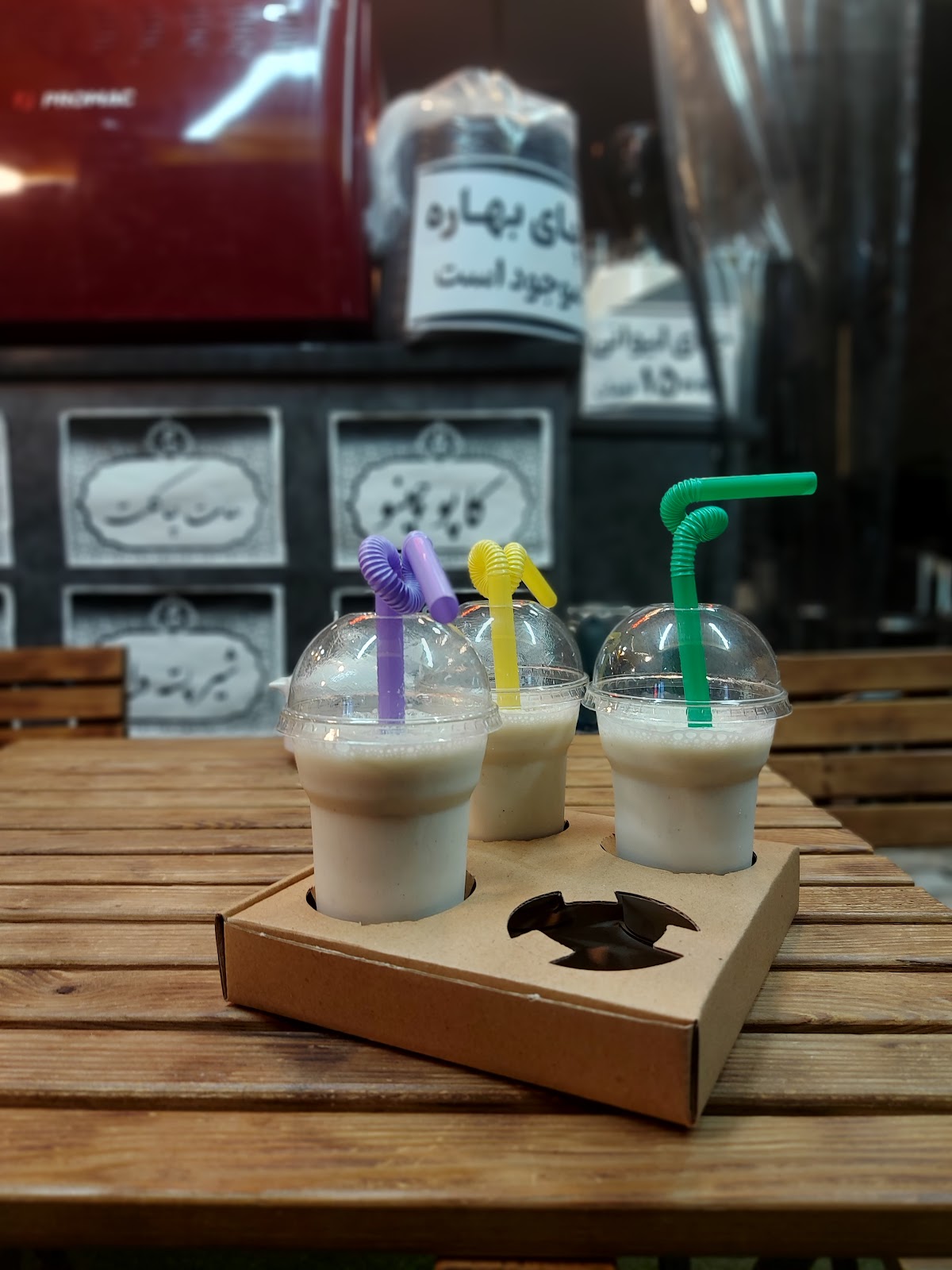 کافه ایرونی، تصویر ۷
