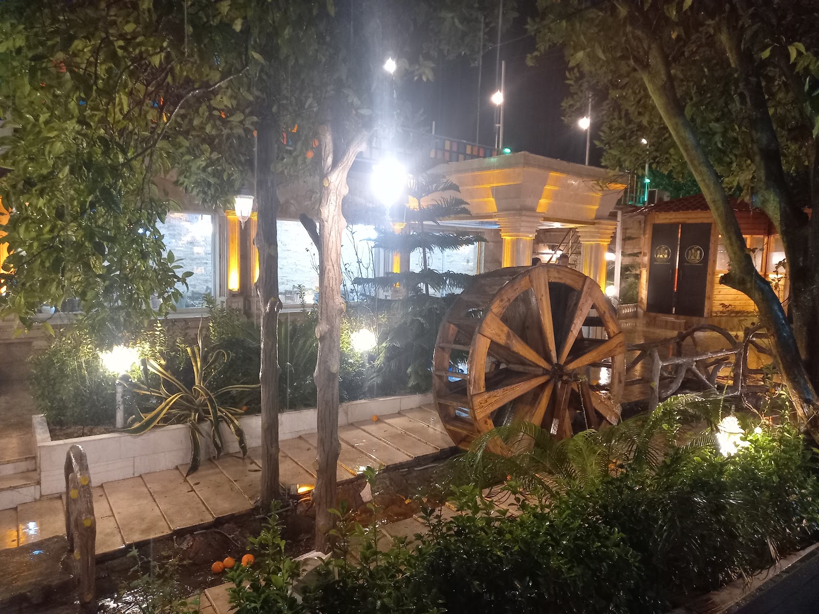 کافه رستوران قلعه، تصویر ۷