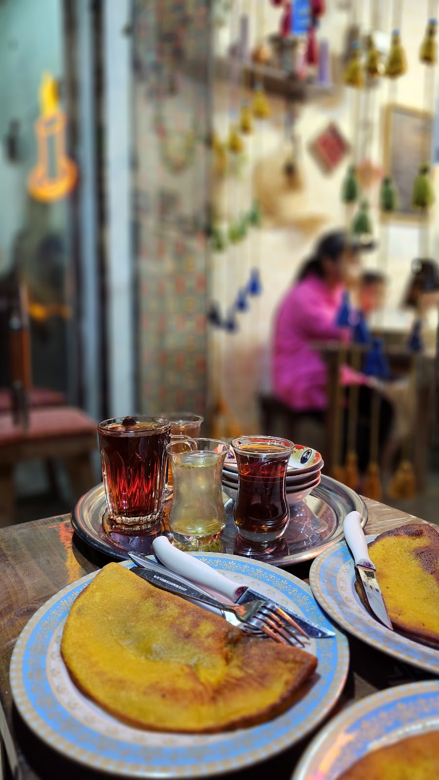 چای خانه ادهم، تصویر ۲