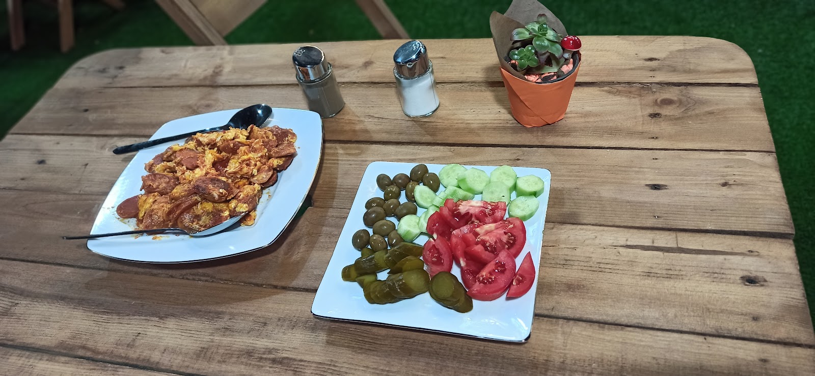کافه کاکاتی، تصویر ۶