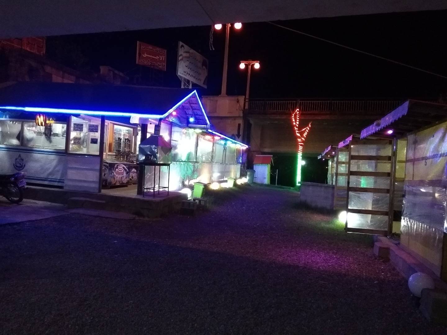 کافه دریادلان، تصویر ۸