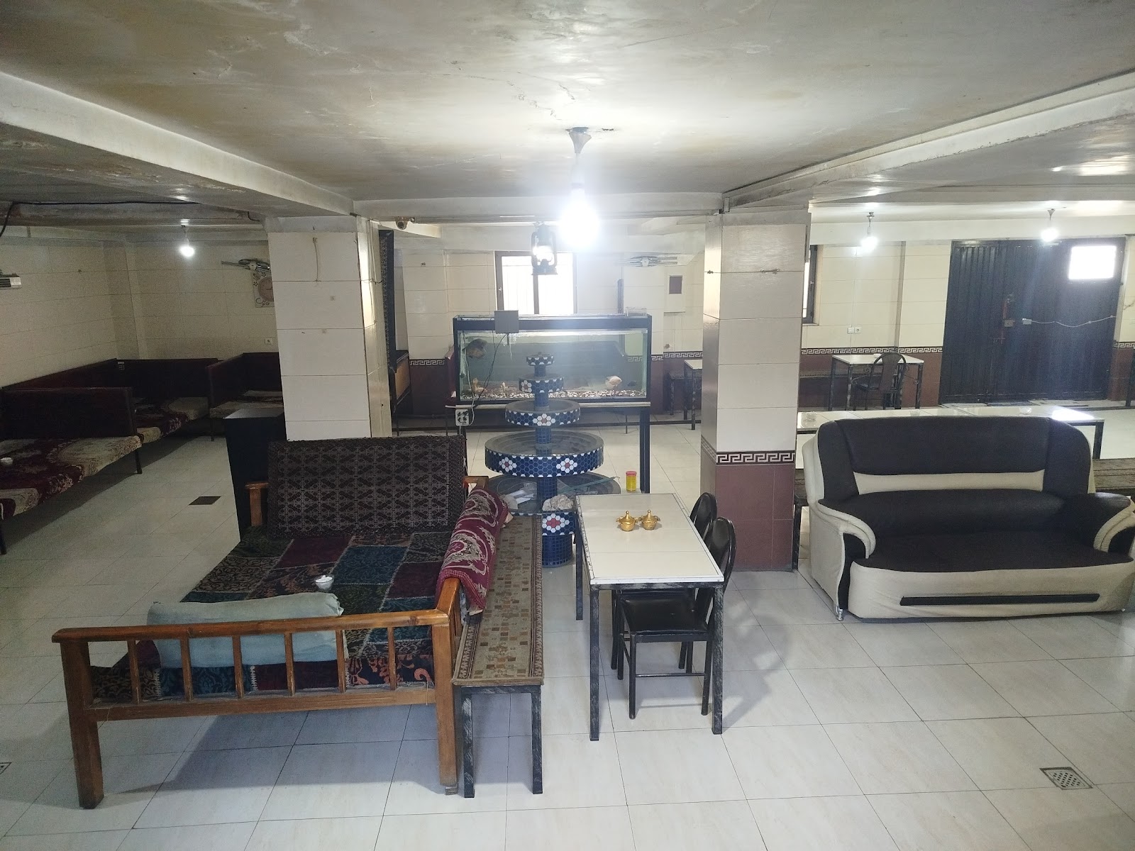 کافه فانوس، تصویر ۲