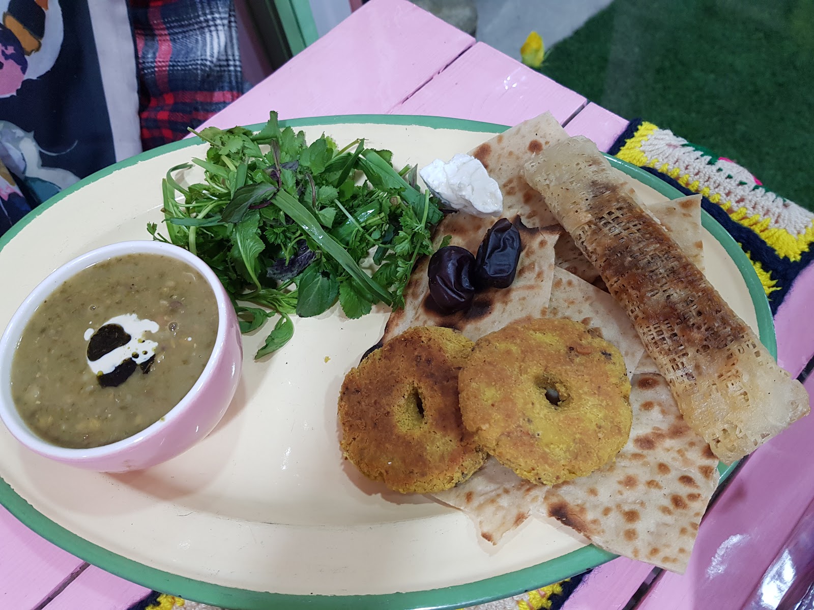 کافه روستا، تصویر ۲