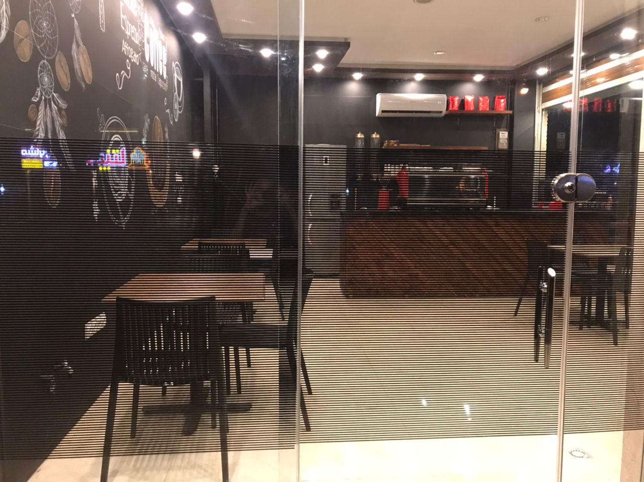 کافه بازی، تصویر ۴