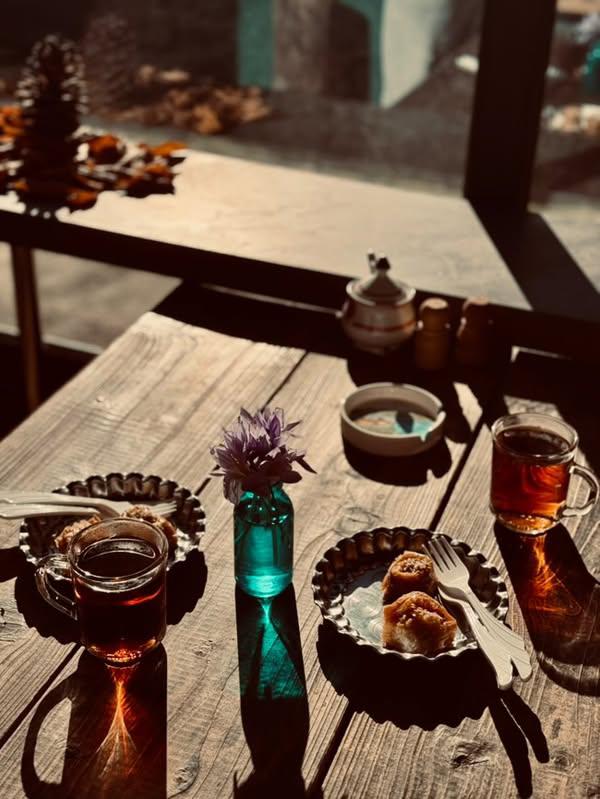 کافه قنادی کوهستان، تصویر ۷