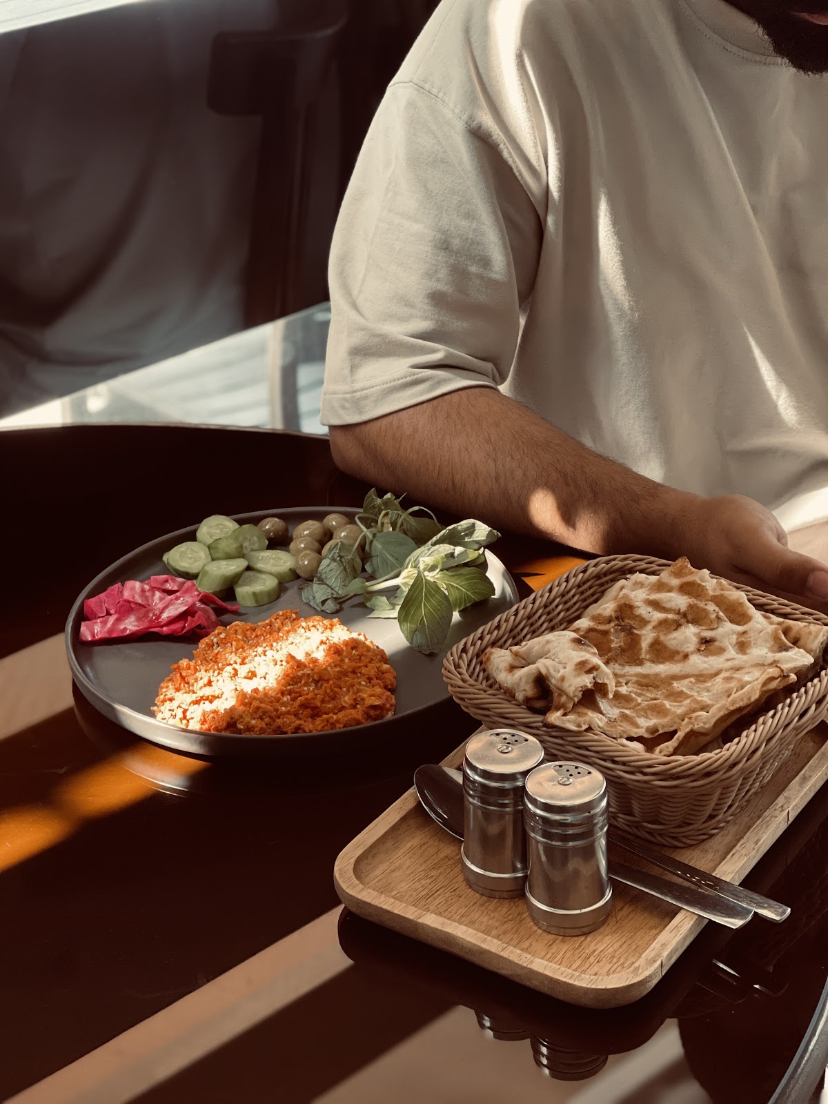 کافه کنج، تصویر ۸