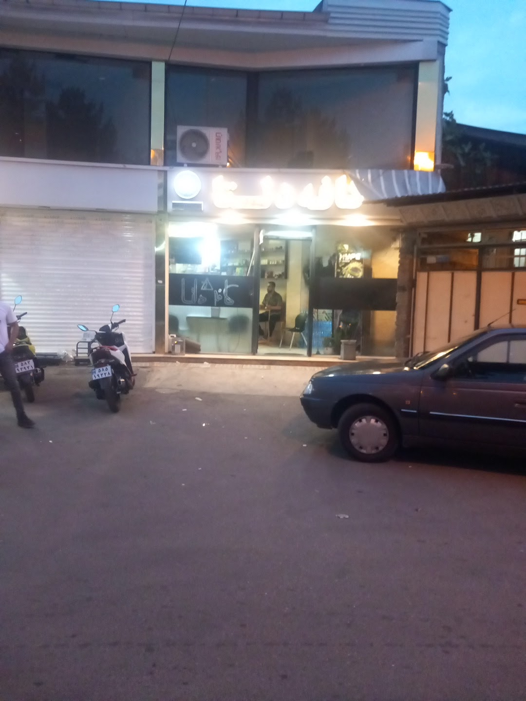 کافه دلتا، تصویر ۲