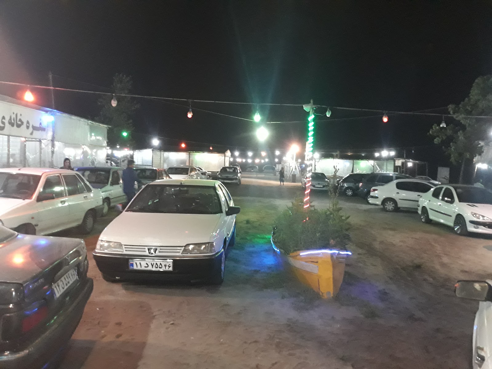 کافه رستوران مرغ مینا، تصویر ۲