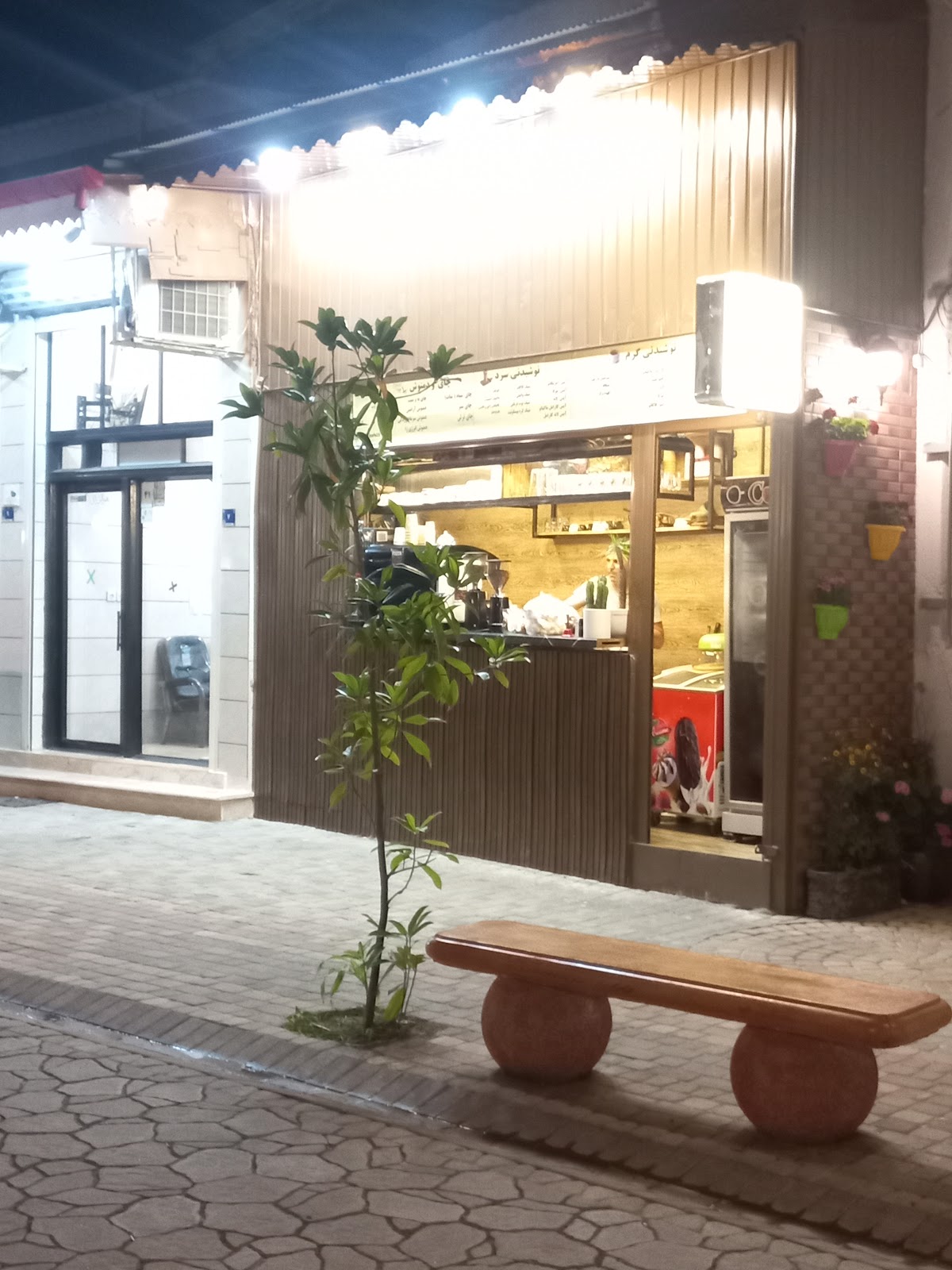 کافه جردن ۲۳، تصویر ۲