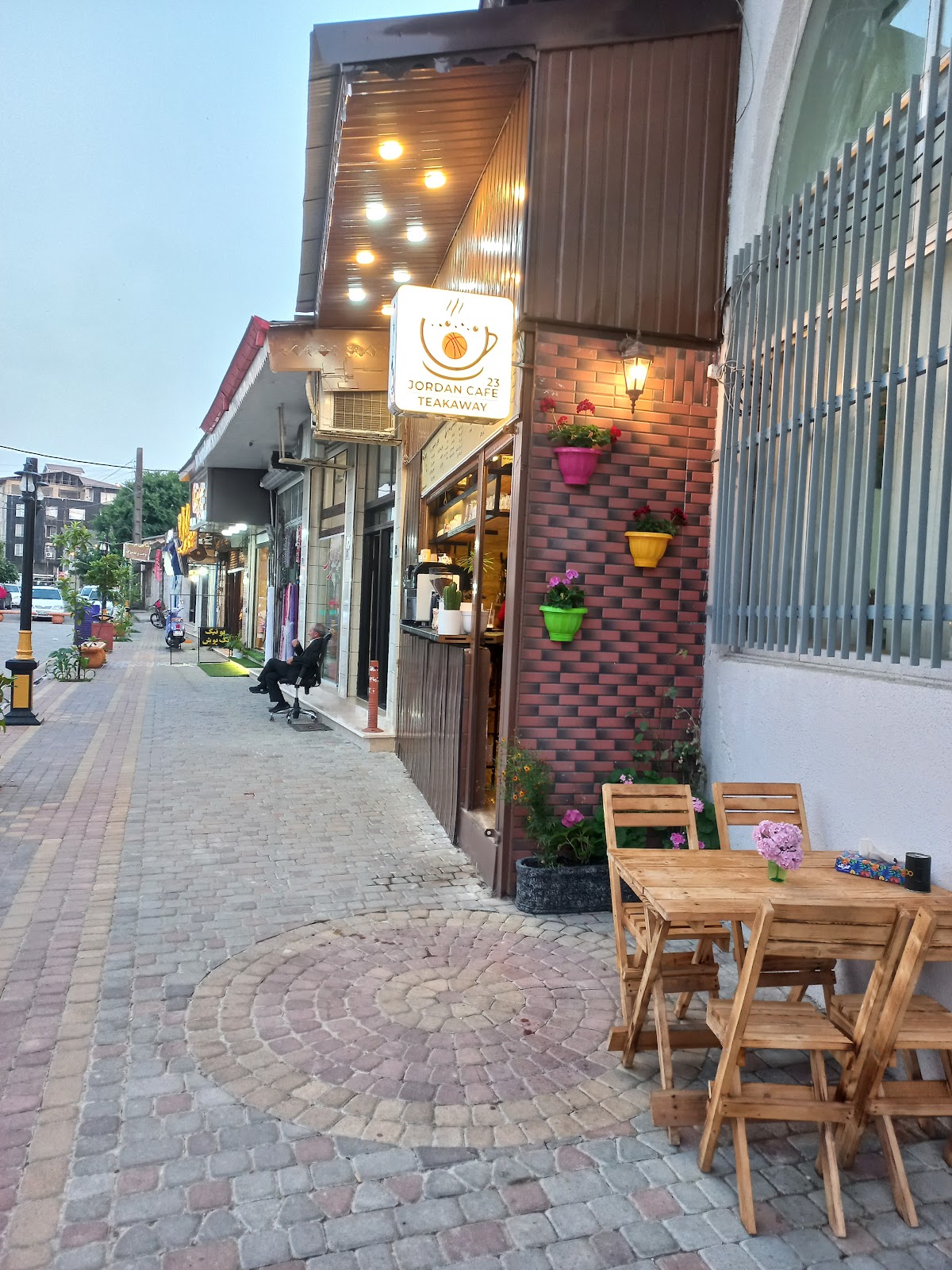 کافه جردن ۲۳، تصویر ۴
