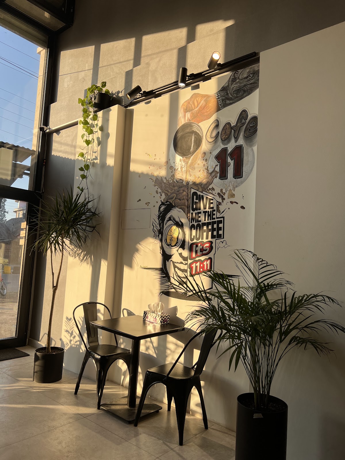 کافه ۱۱، تصویر ۲