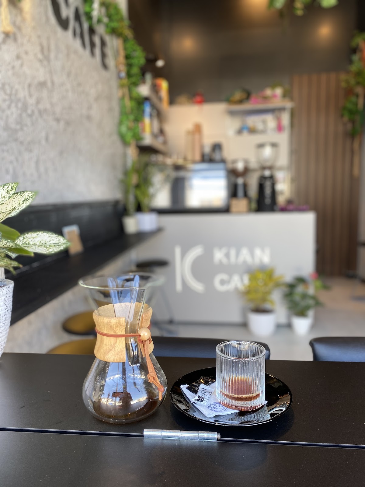 کافه کیان، تصویر ۲