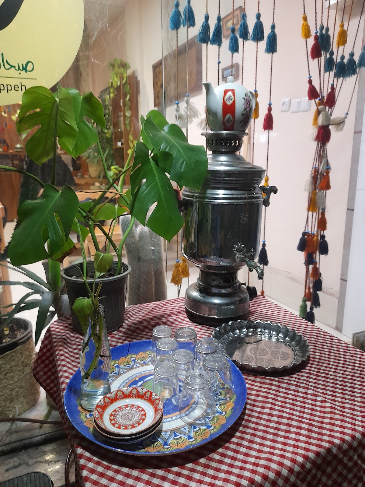 کافه زَپّه، تصویر ۳