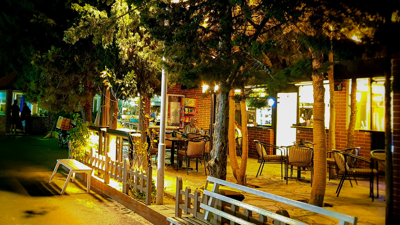 کافه هیلساید، تصویر ۶