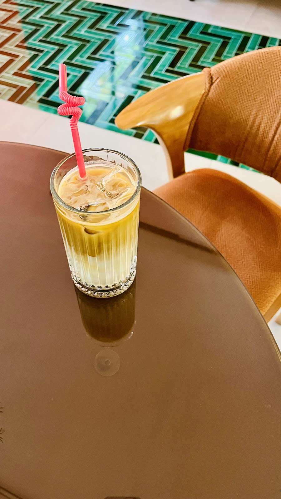 کافه لند، تصویر ۲