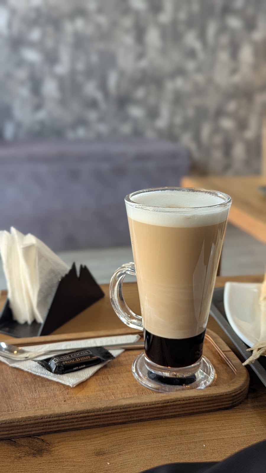 کافه آروما، تصویر ۲