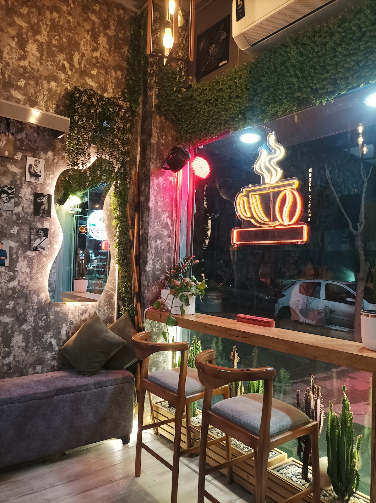 کافه آروما، تصویر ۳