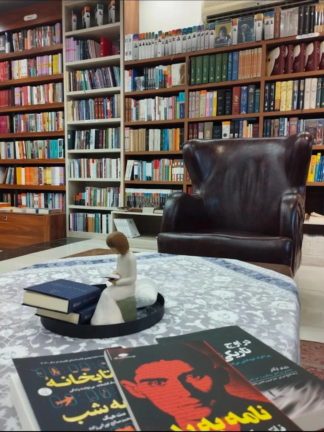 کافه کتاب اردیبهشت، تصویر ۵