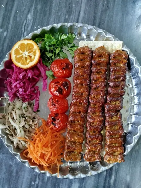 باغ سنتی دوقلوها